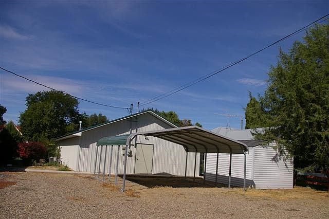2nd image of 607 E Main St