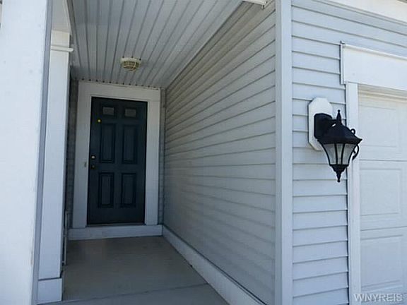 3rd image of 39 Hickory Grove Ln