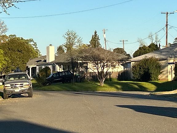 4th image of 1620 Garryana Dr