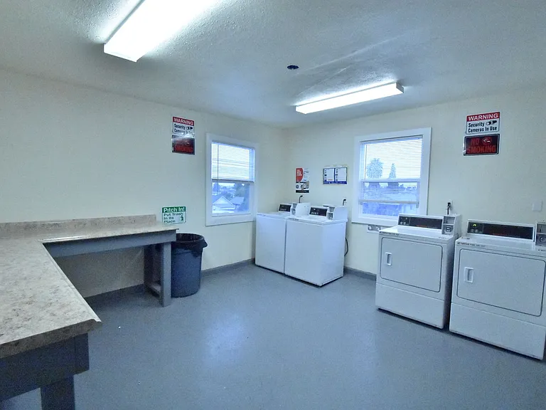Los Robles Apartments — Photo 30