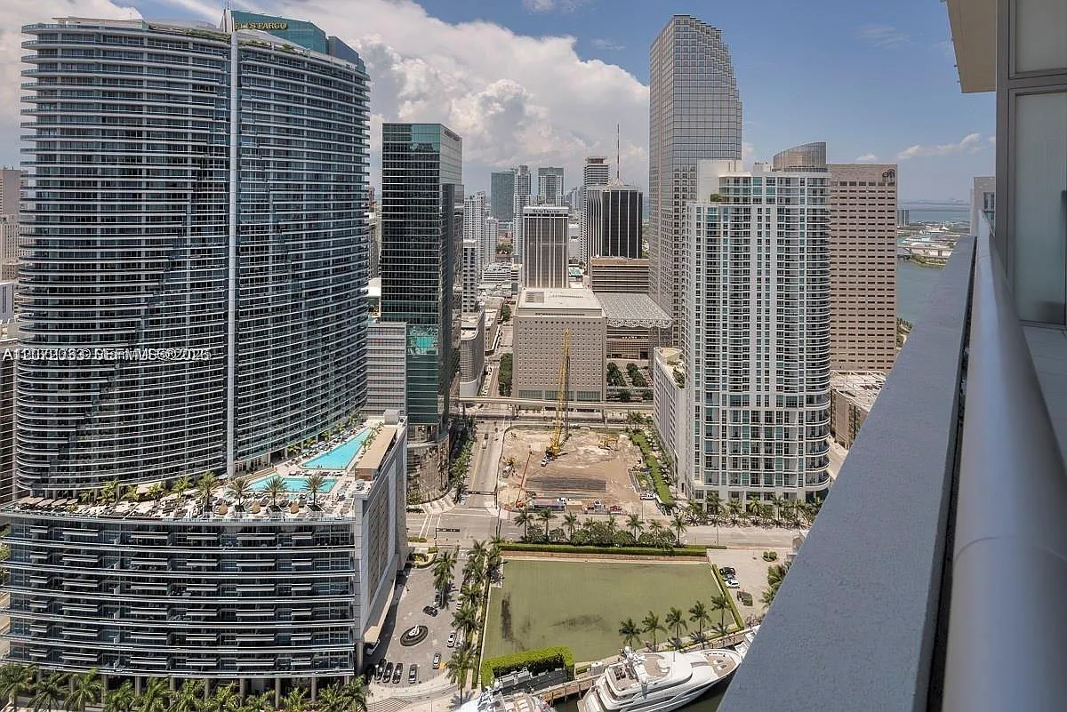 Iconbrickell Condo No 1 — Photo 3