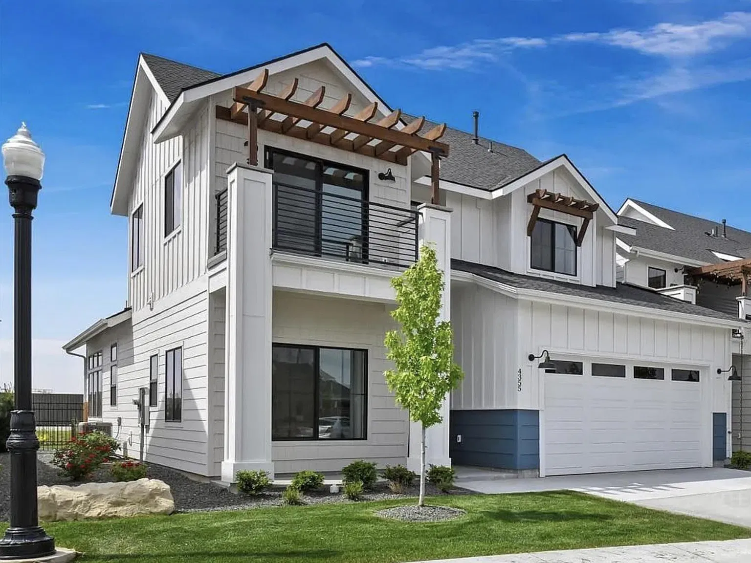 3 bed, 2.5 bath, 2340 sqft, $2,995 — Photo 1