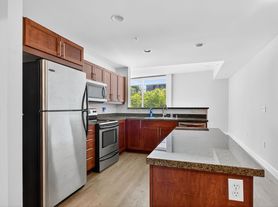 253 10th Ave