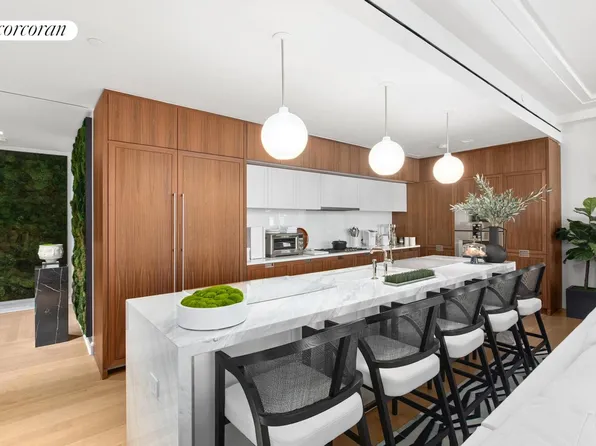 1289 Lexington Avenue image 1 of 17