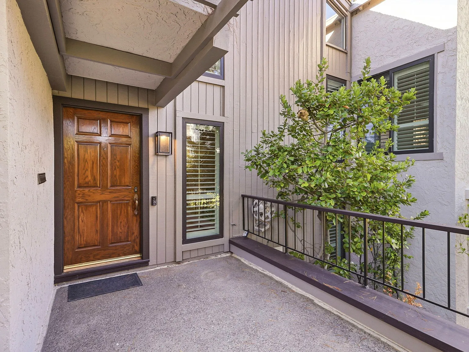 3 bed, 2.5 bath, 2150 sqft, $9,500 — Photo 3
