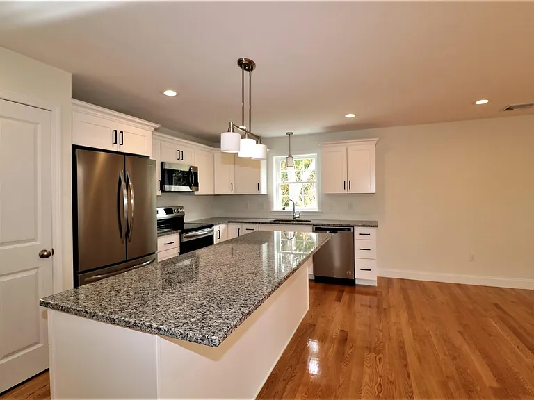 121 Hillcrest Ave — Photo 3