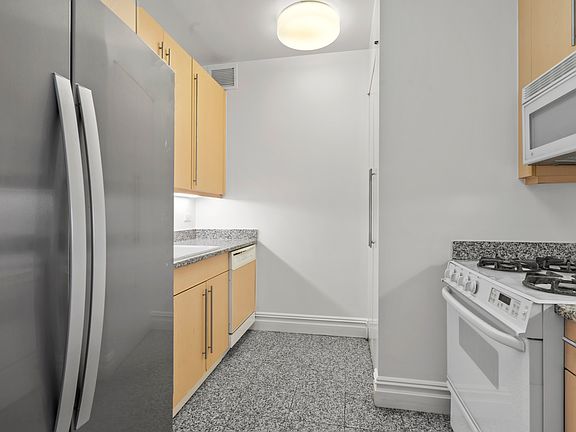 4th image of 2 Columbus Ave APT 4E
