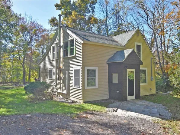 105 S Killingly Rd, Foster, RI 02825