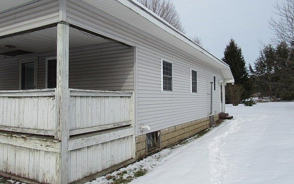 2nd image of 2100 Alden St