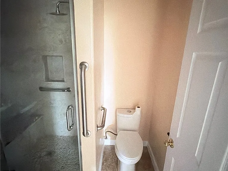 8018 Radford Ave — Photo 13