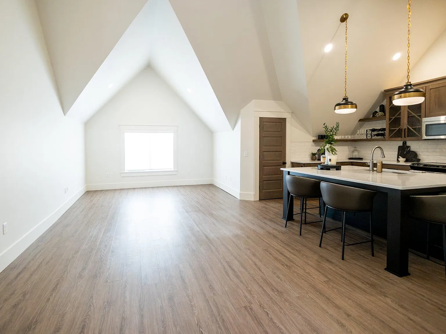 122 W Lexington Ave — Photo 3