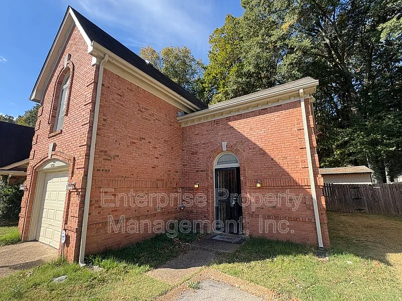 3 bed, 2.5 bath, 1756 sqft, $1,795 — Photo 3