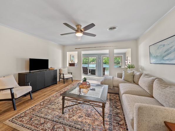 65 Lakeshore Ter Unit 21