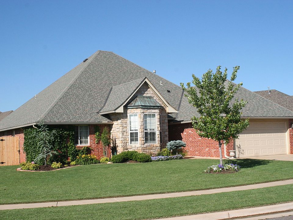 Large front yard and beautiful landscape