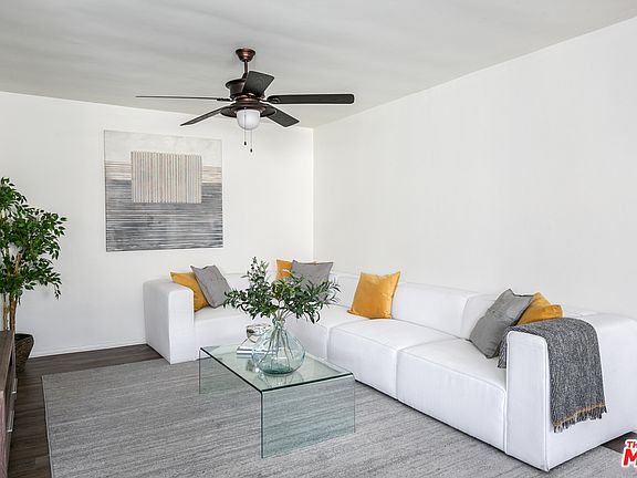 4th image of 1827 S Barrington Ave APT 201