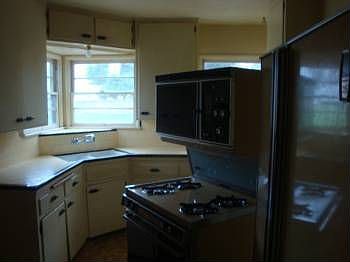 5th image of 360 E Gilbert St