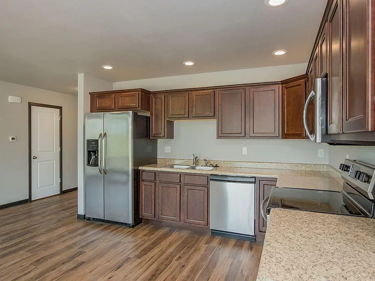 109 Madison Ln — Photo 4