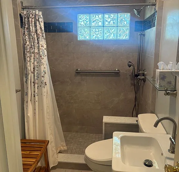 6284 Woodsdale Dr — Photo 10