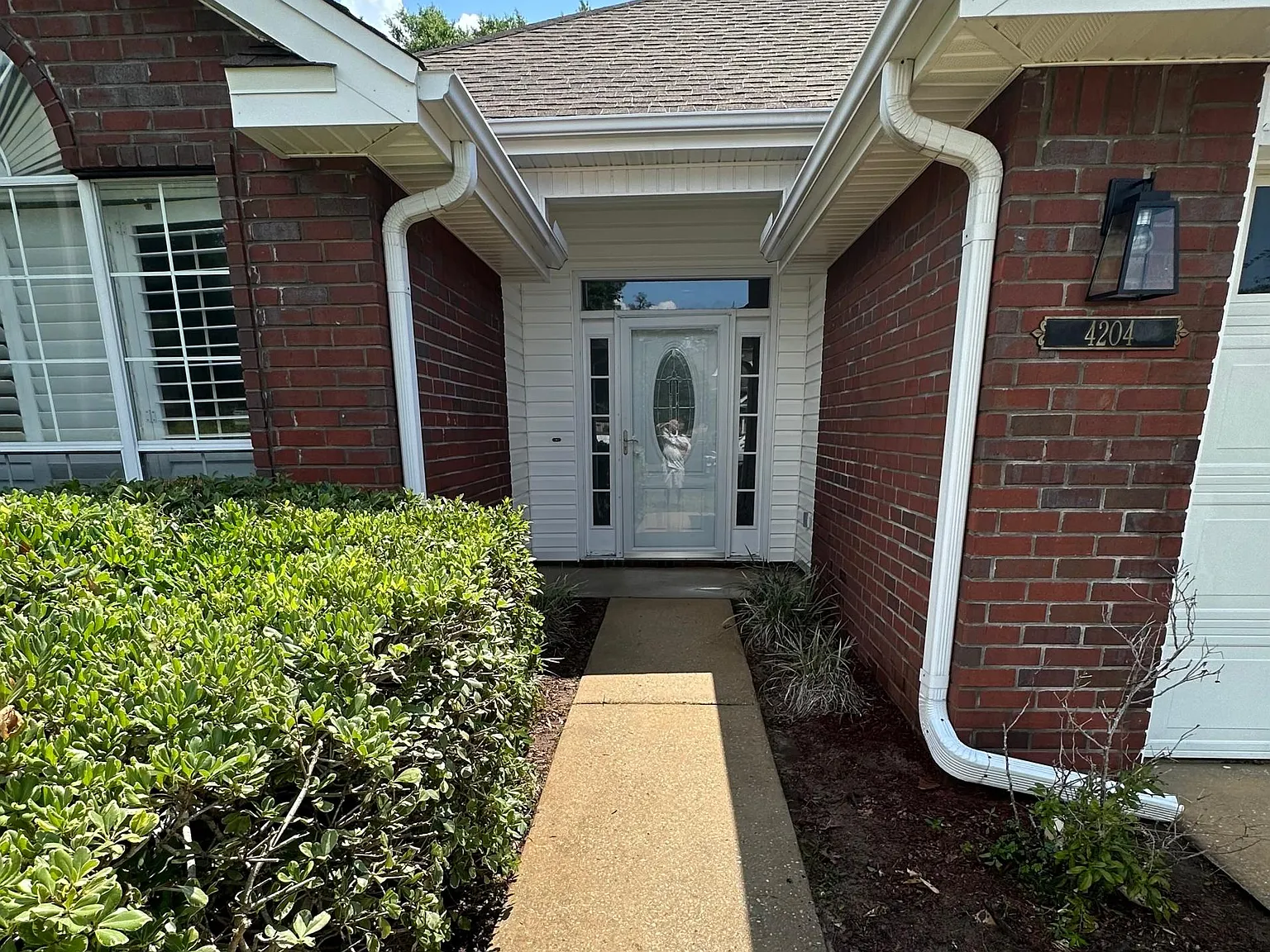 4 bed, 1901 sqft, $3,100 — Photo 4
