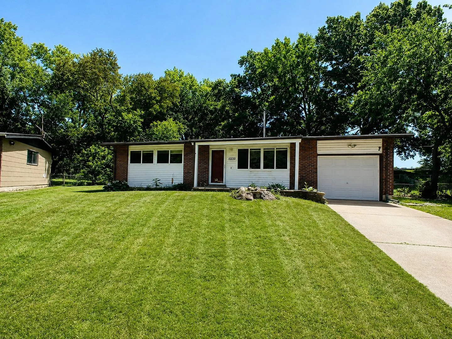 Your next home is waiting! Check out this inviting 3-bedroom — Photo 1