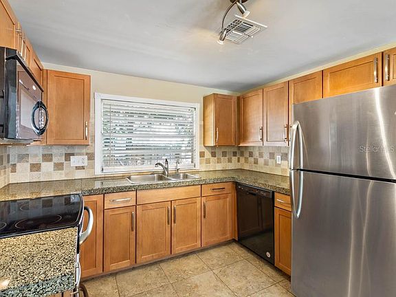 4th image of 216 Lake Ellen Dr