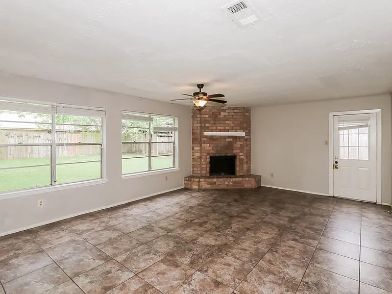 11923 Yeatmah Ln — Photo 6