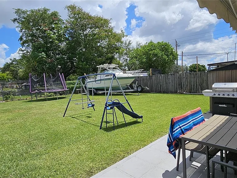 9721 SW 37th Ter — Photo 28