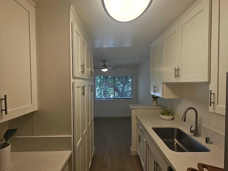 Coldwater Canyon Ave — Photo 31
