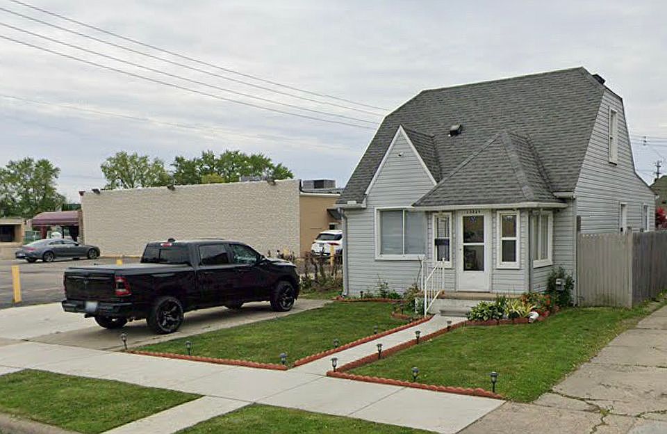 1st image of 23029 Hazelwood Ave