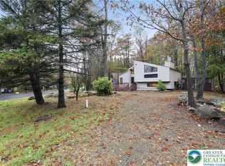 3322 Woodland Dr, Tobyhanna, PA 18466