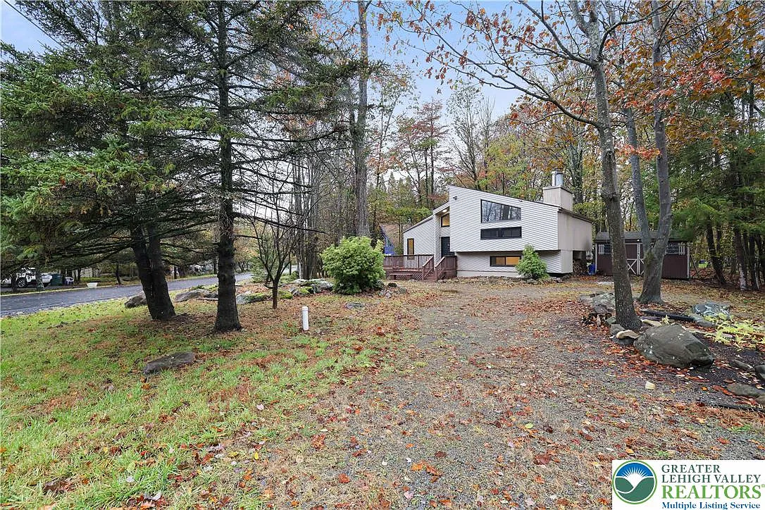 3322 Woodland Dr photo 1
