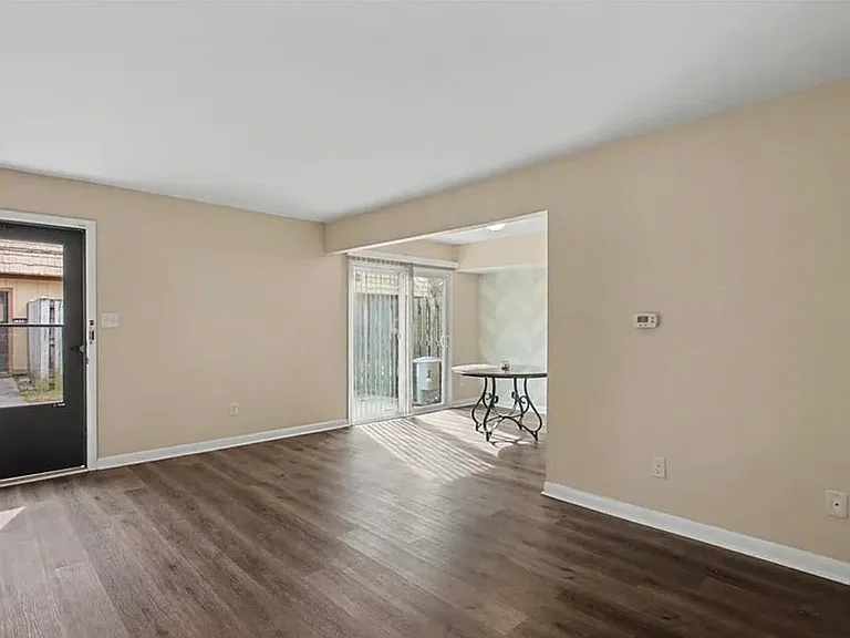 1511 Monterry Pl — Photo 5