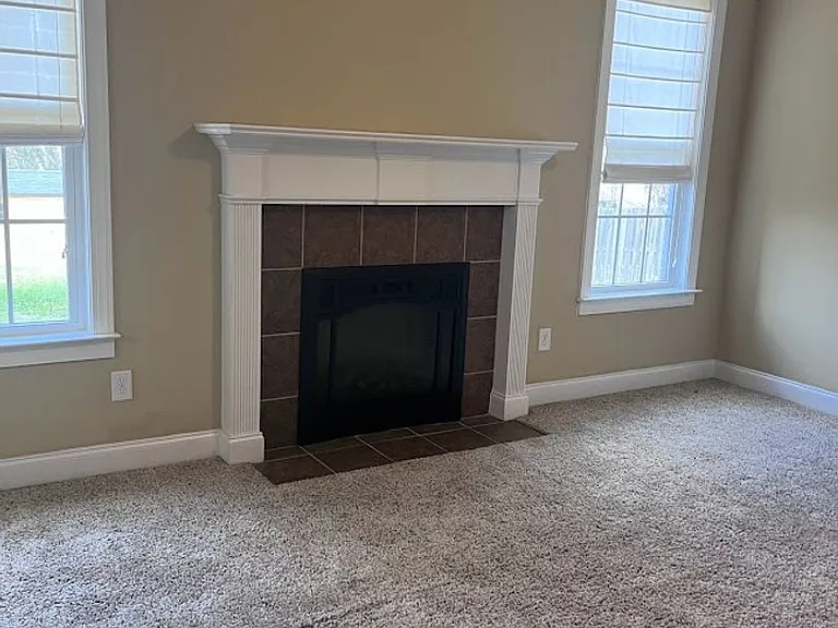 415 Fernhurst Ln — Photo 2