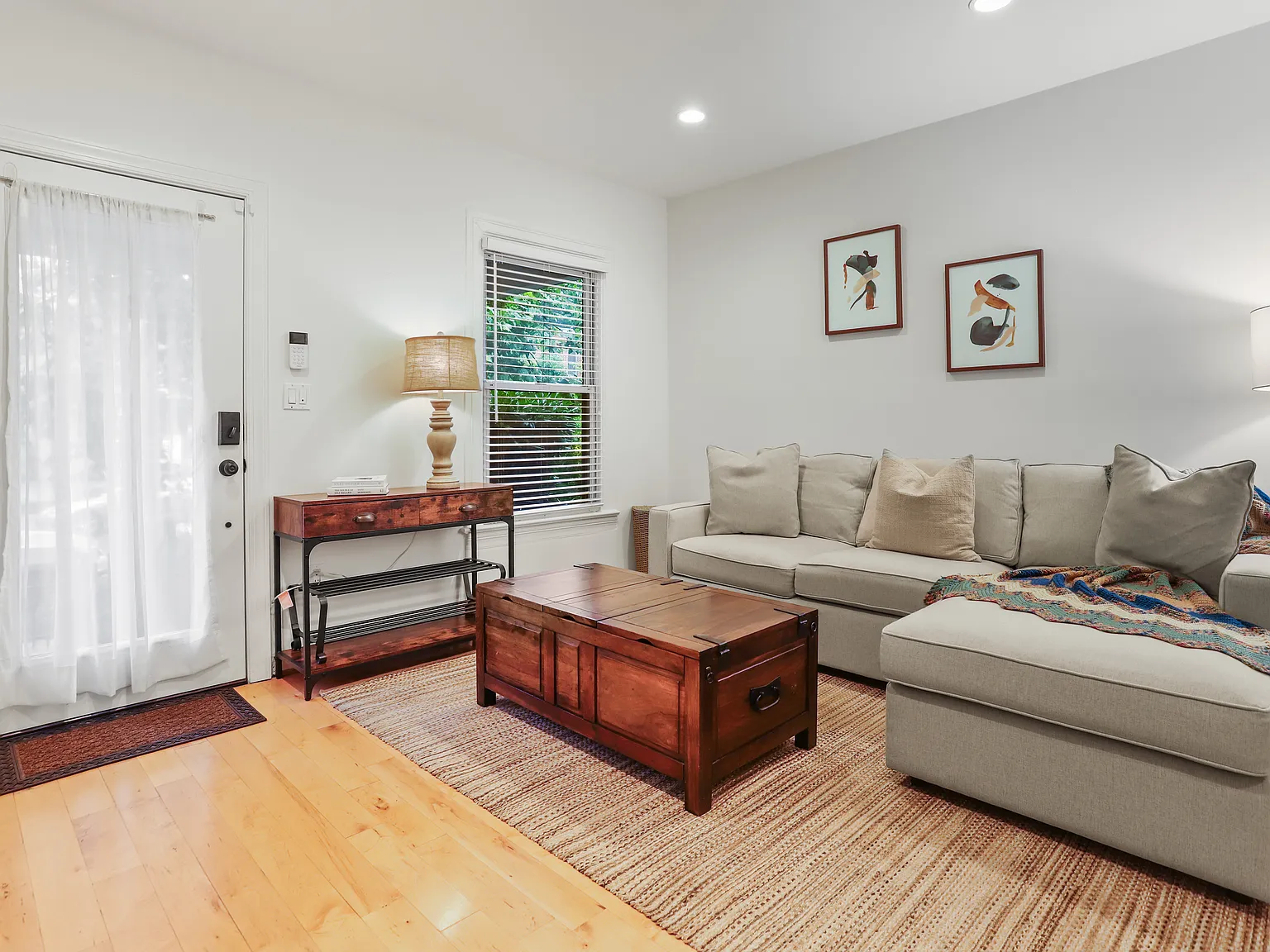 2 bed, 2.5 bath, 1500 sqft, $7,950 — Photo 4
