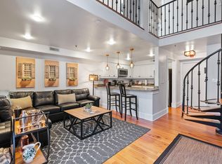 377 King St #203, Charleston, SC 29401