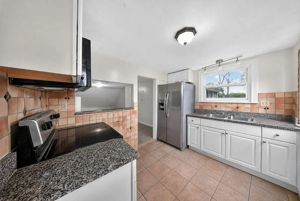 2 bed, 1.0 bath, 850 sqft, $1,800 — Photo 4