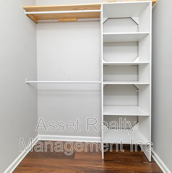 619 Midlake Dr NE — Photo 16