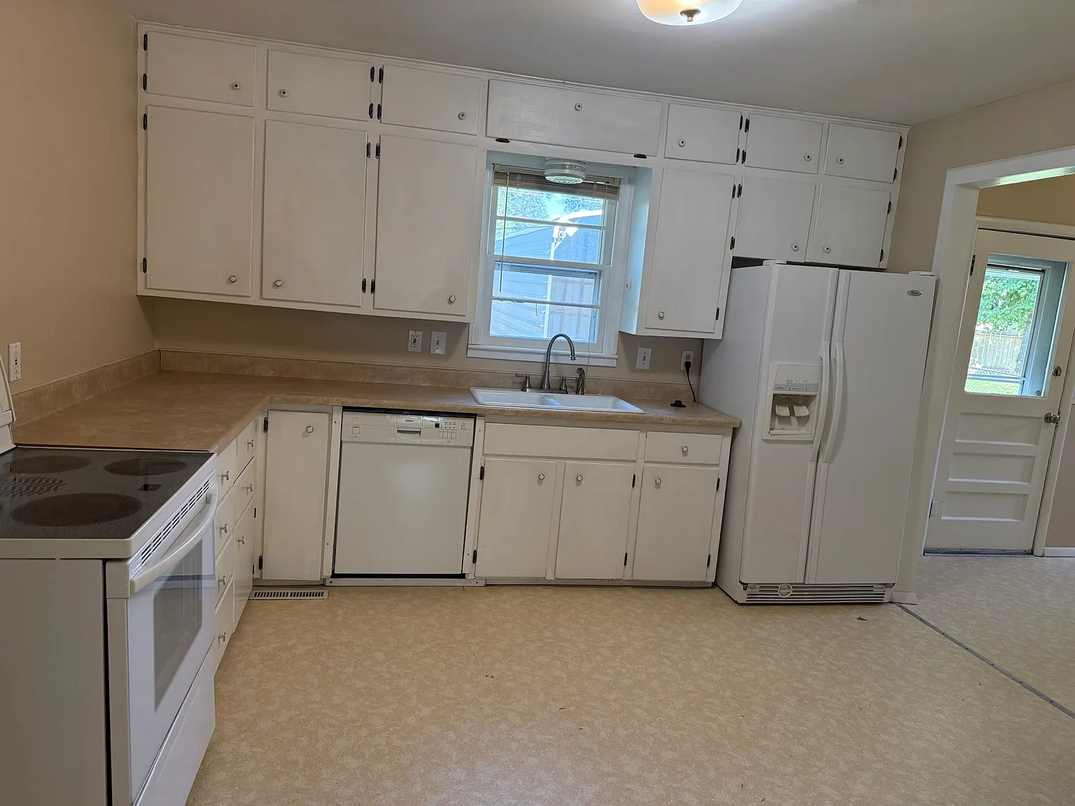 3 bed, 1.5 bath, 1100 sqft, $1,250 — Photo 4