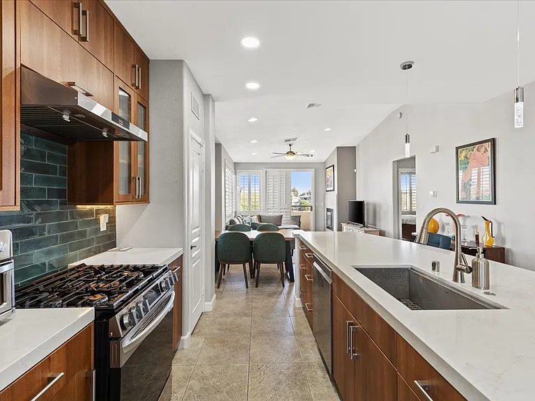 660 Peachy Canyon Cir #201 — Photo 5