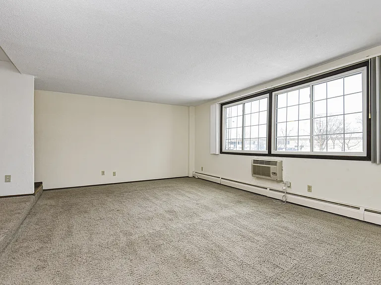 Fridley, MN Georgetown on the River Apartments | Living