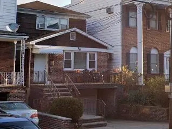 39 W 33rd St, Bayonne, NJ 07002