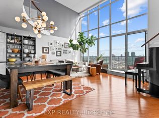 250 Manitoba St #828, Toronto, ON M8Y4G8