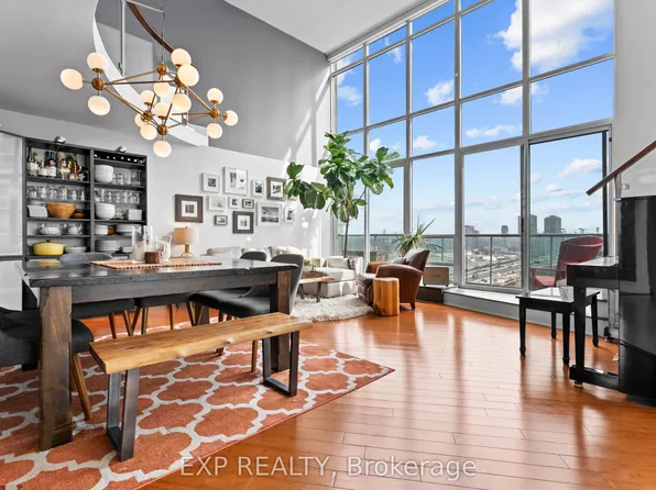 250 Manitoba St #828, Toronto, ON M8Y 4G8