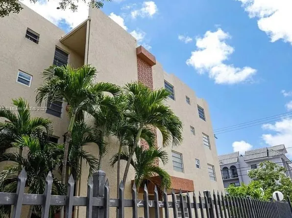 677 SW 9th Ave APT 301, Miami, FL 33130