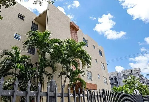 677 SW 9th Ave #301 Photo 1