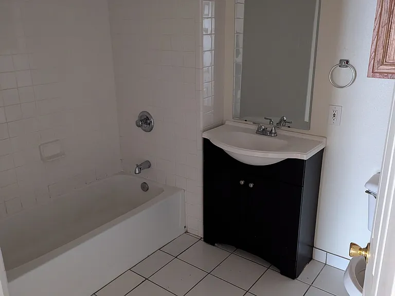 872 Lakeview Dr — Photo 8