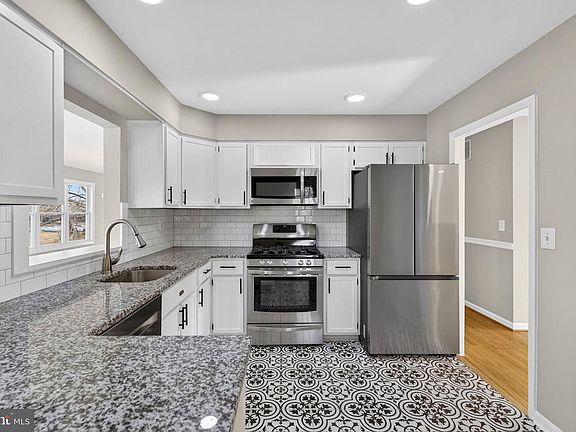 5th image of 660 Foxcroft Rd