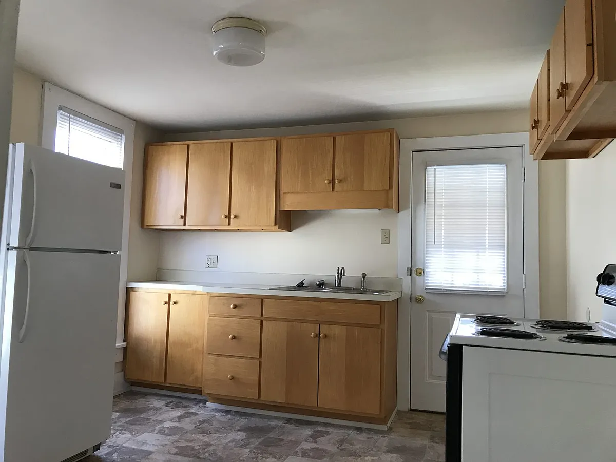 Kitchen - 180 S Jones St #2