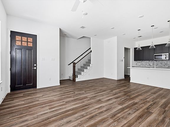 4th image of 7572 Laburnam Rd