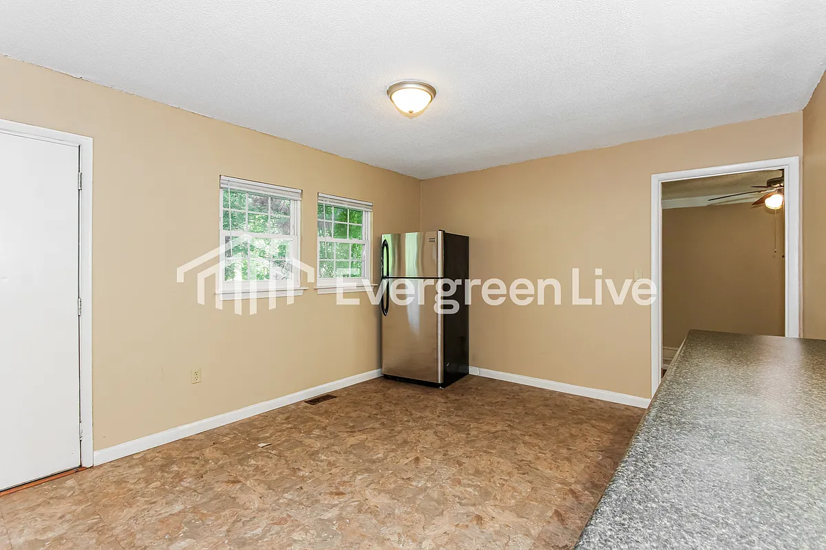 Building Photo - 438 Riverside Ln